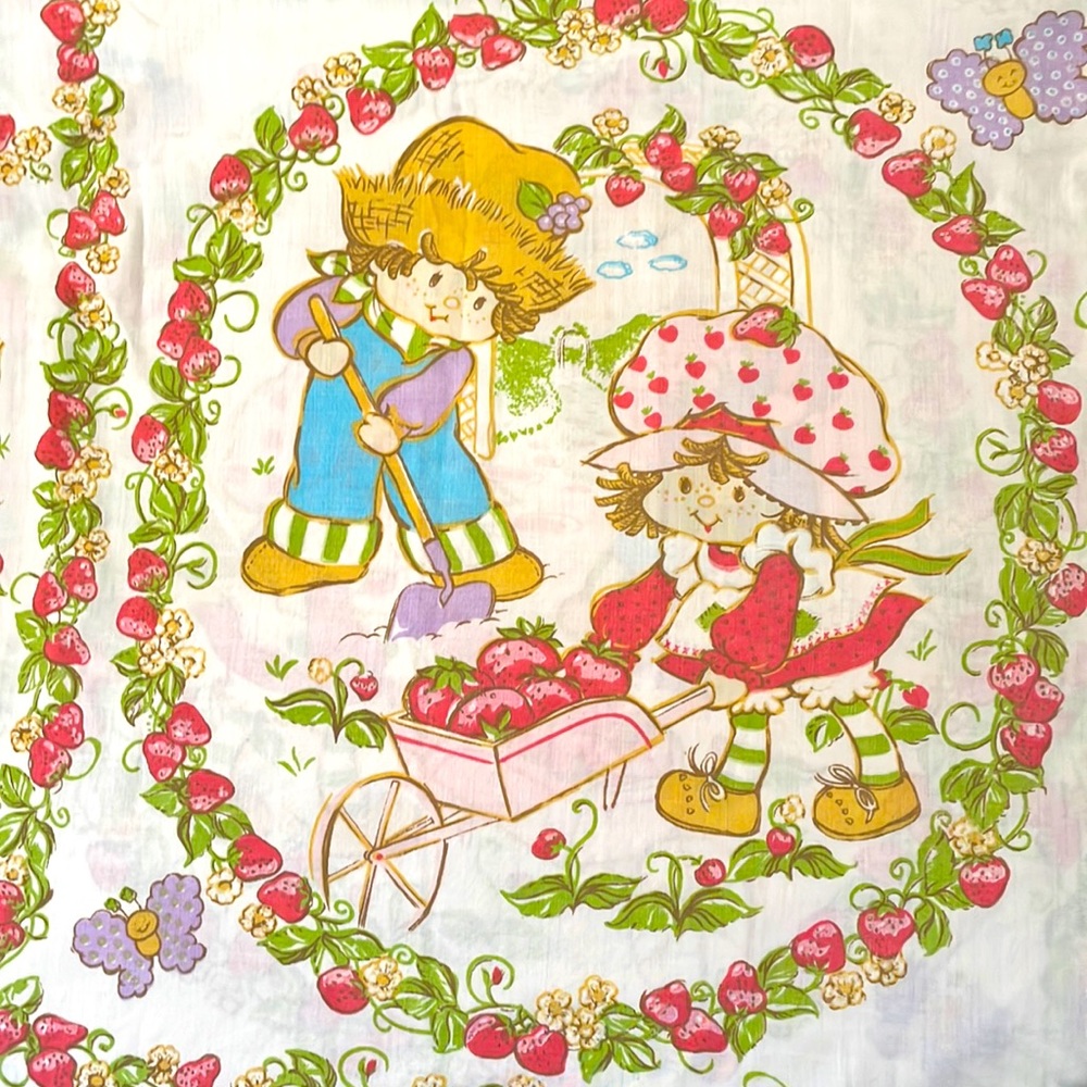 Vintage Strawberry Shortcake single - twin flat sheet 80s 70s
